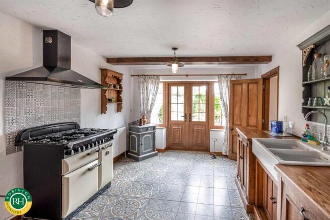 5 bed House for sale Image 5