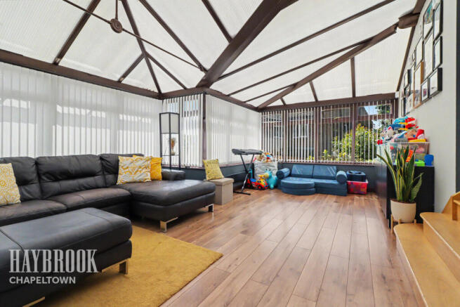 5 bed Detached for sale Image 12