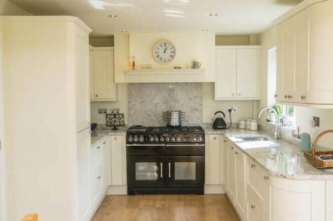 4 bed Detached for sale Image 5