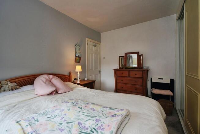 3 bed Terraced for sale Image 12