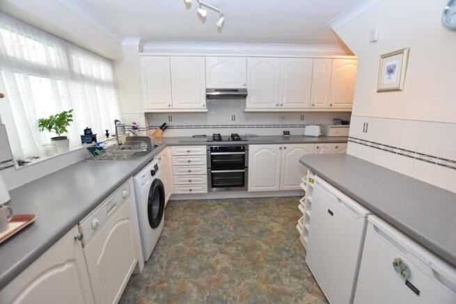 11 redwood close
