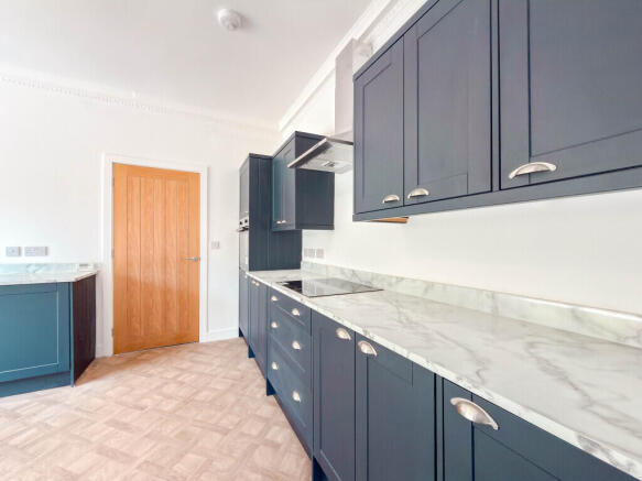 4 bed Semi-Detached for sale Image 8