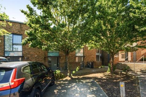 Caulfield Gardens, Pinner