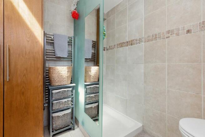 143a Kingston Road SW19 bathroom 2.jpg