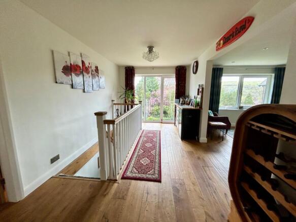 4 bed Detached for sale Image 11