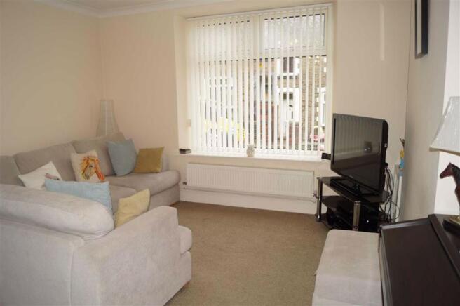 LOUNGE/DINING ROOM