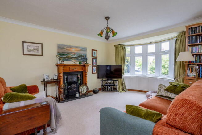 5 bed Detached for sale Image 7