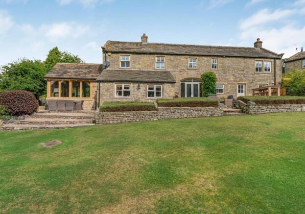 4 bed Detached for sale Image 8