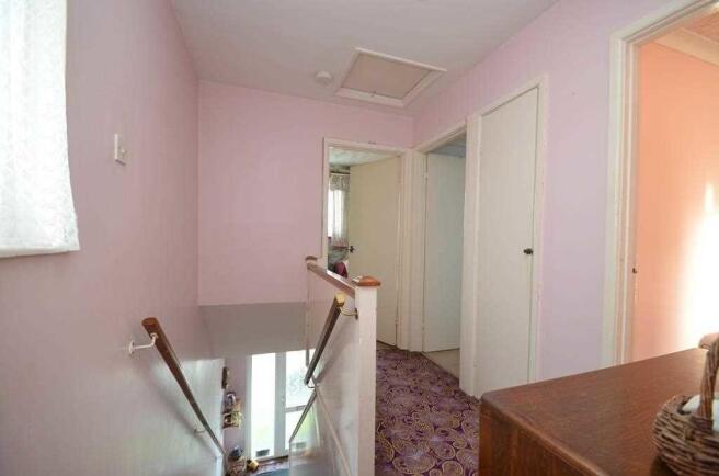 FIRST FLOOR LANDING