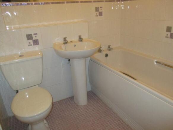 3 bed Town House to rent Image 9