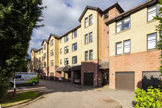 7_MILLERSNEUK_COURT_LENZIE_004.JPG