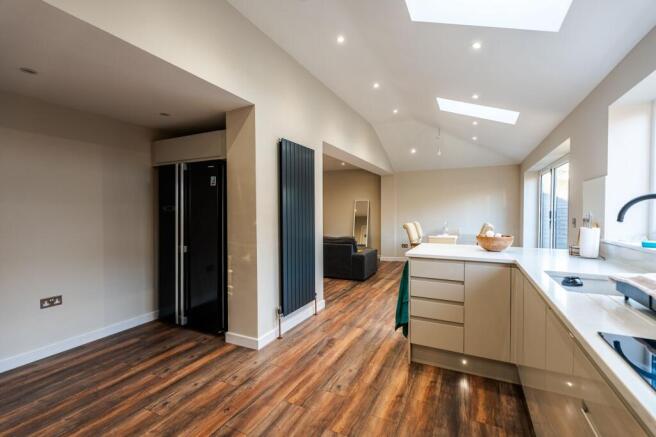 4 bed Semi-Detached for sale Image 6