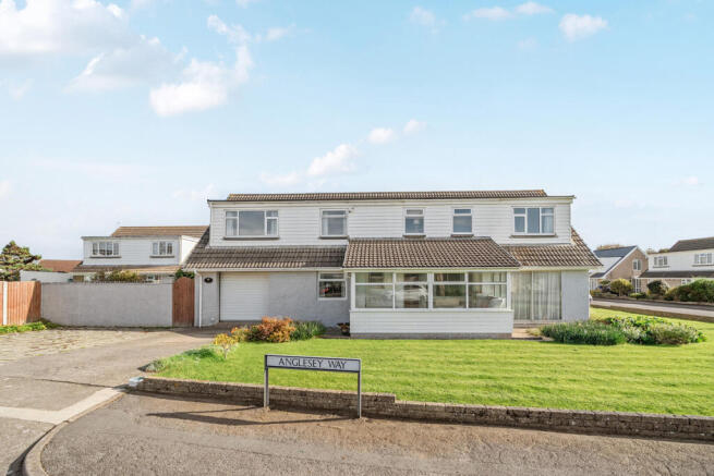 4-bed detached on Anglesey Way, Porthcrawl, CF36 3, £560,000