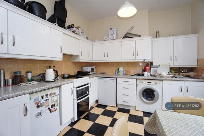 3 bed Flat to rent Image 5