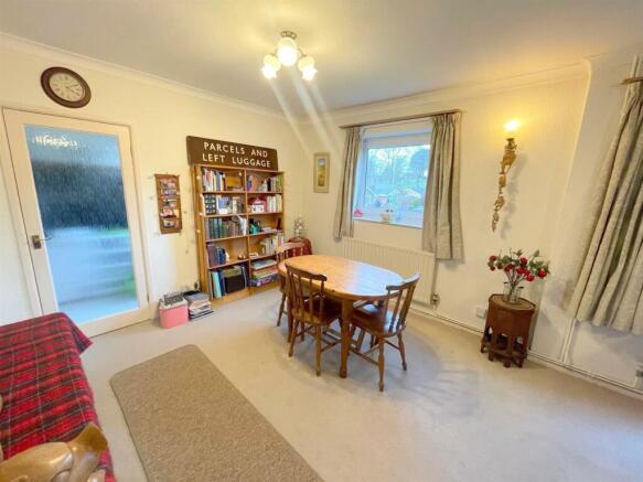 Lounge/Dining Room