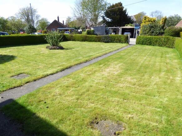 FRONT GARDEN