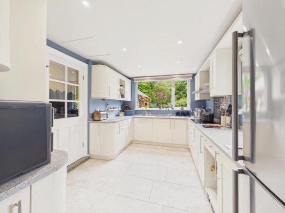 3 bed Semi-Detached for sale Image 7