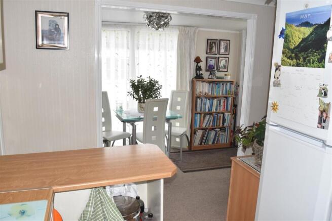2 bed Park Home for sale Image 9