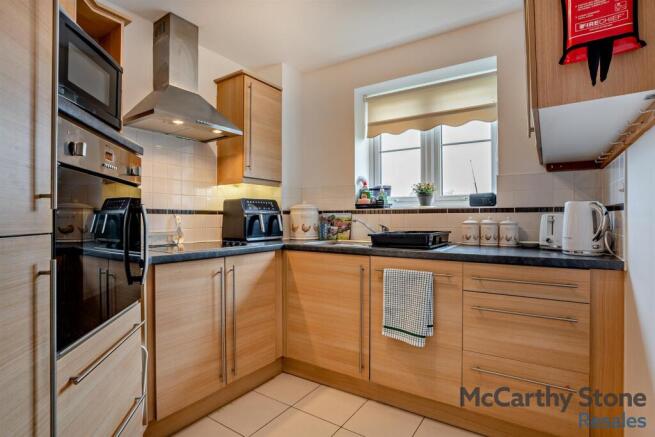 2 bed Apartment for sale Image 8