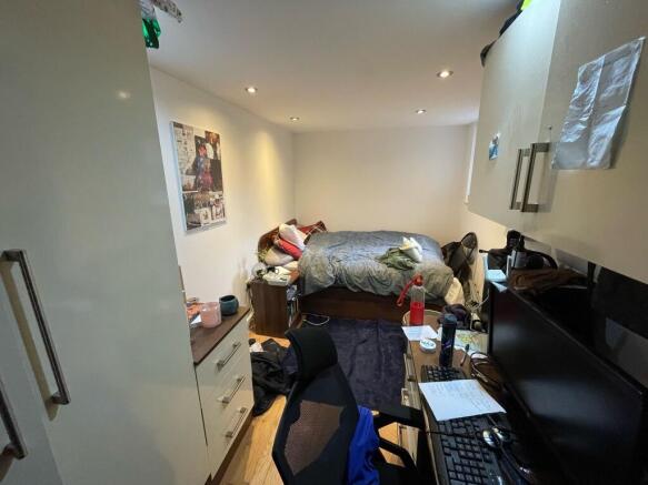 3 bed Apartment to rent Image 4