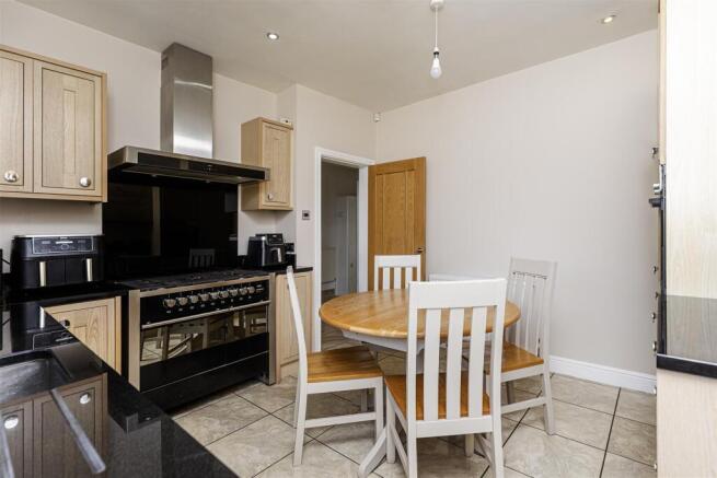 2 bed Semi-Detached Bungalow for sale Image 8