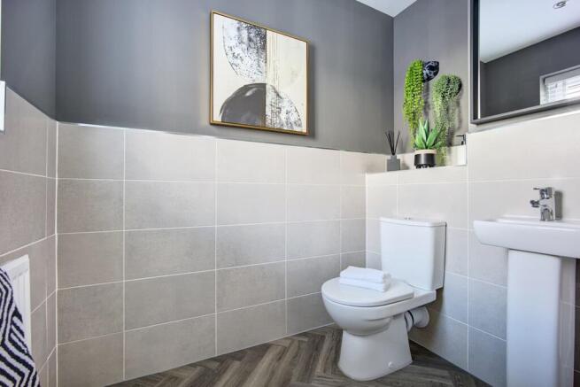 5 bed Detached for sale Image 7