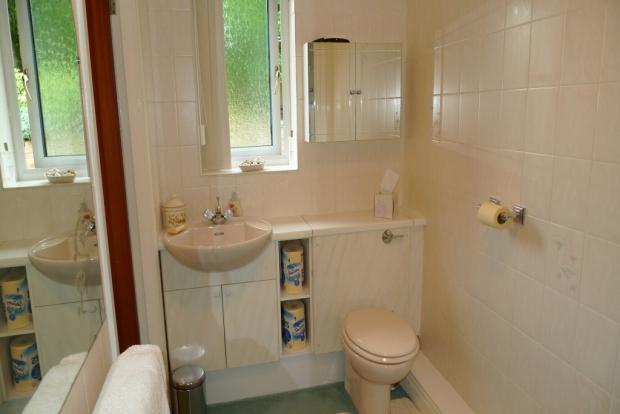 En suite Shower Room Image 2
