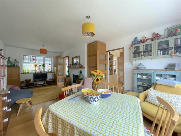 Dining Area (1).jpeg