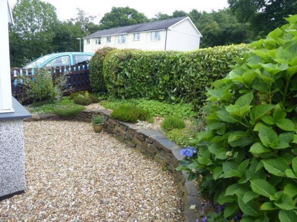 Front fore-garden