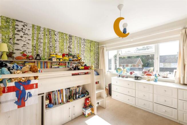 5 Oaktree Close Bedroom 2.jpg