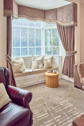 6 bed Detached for sale Image 11