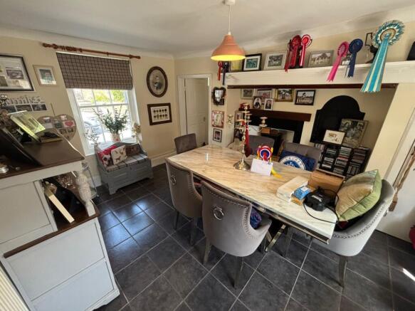 4 bed Detached to rent Image 6