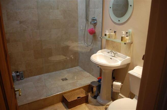 EN SUITE SHOWER ROOM