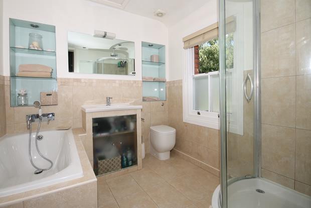 LARGE BATHROOM