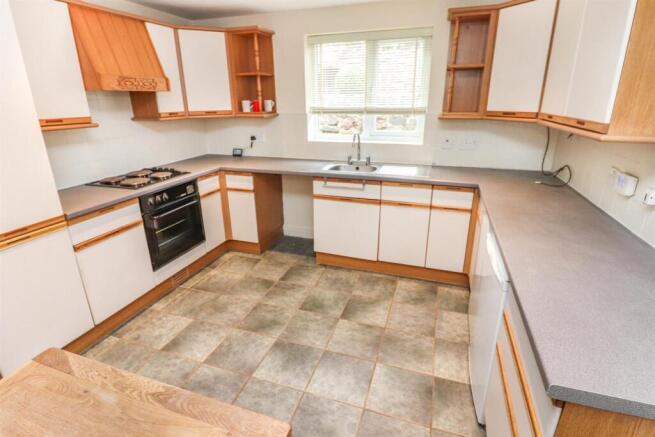 Kitchen/ Breakfast Room