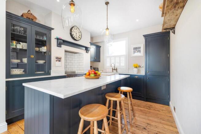 Kitchen (2).JPG