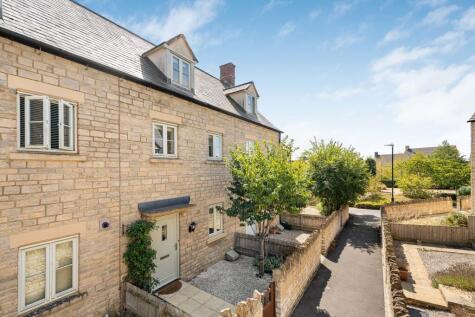 Moss Way, Cirencester, Gloucestershire, GL7