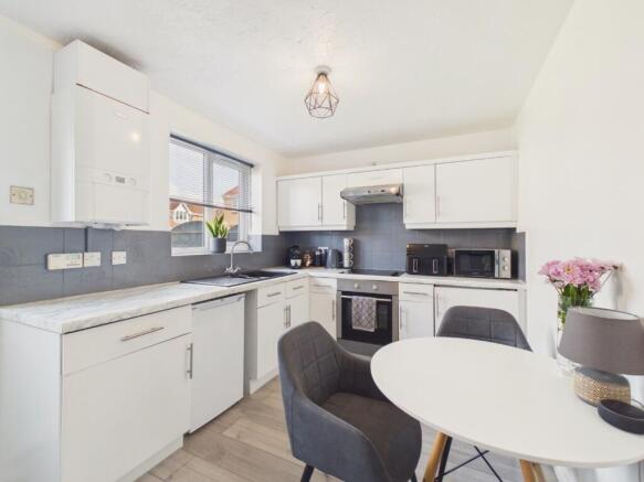 3 bed Semi-Detached for sale Image 7
