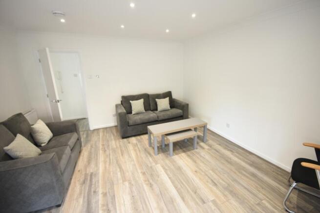 2 Sovereign Court pics02