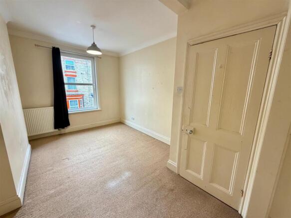 3 bed Terraced for sale Image 9