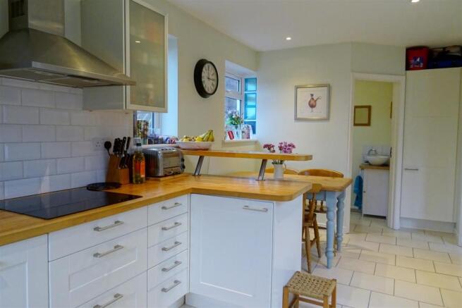 Kitchen/Breakfast Room: