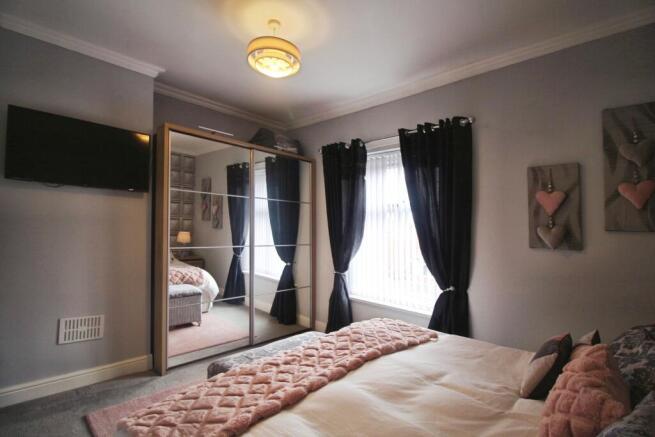 2 bed Terraced for sale Image 8