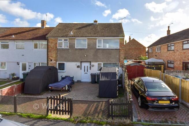 3-bed terraced on Cleves Way, Ashford, Kent, £260,000