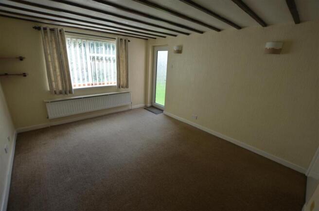 Paris Avenue, Westlands, Newcastle-under-Lyme photo 4