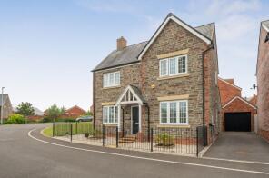 28, Squirrel Crescent, Bristol BS35 1BS