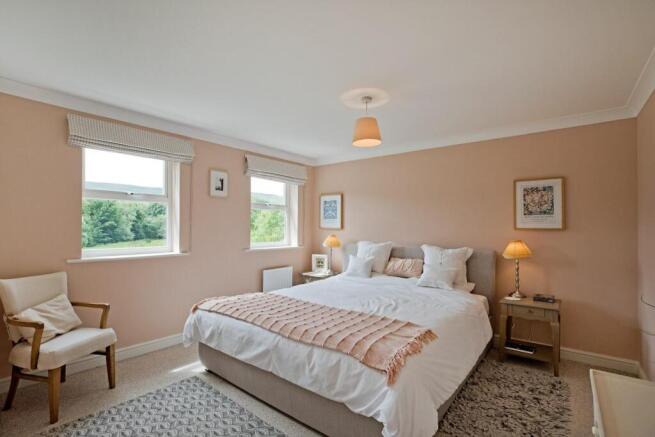 4 bed Terraced for sale Image 8