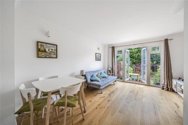 Belgrave Close, Walton-On-Thames, KT12 photo 4