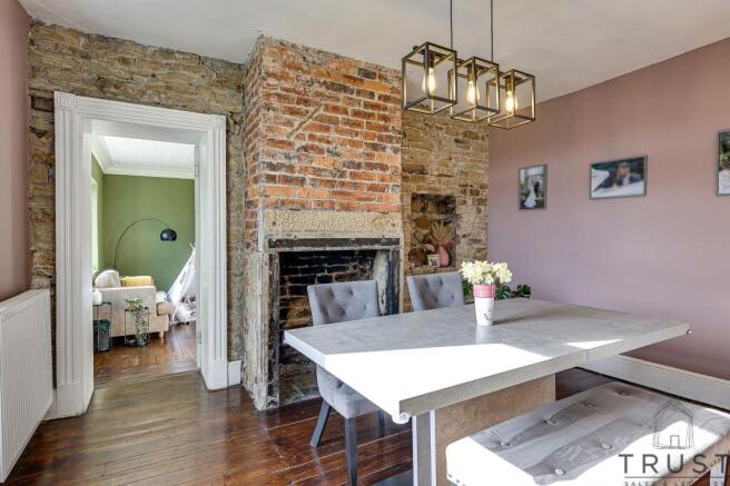 5 bed Detached for sale Image 11