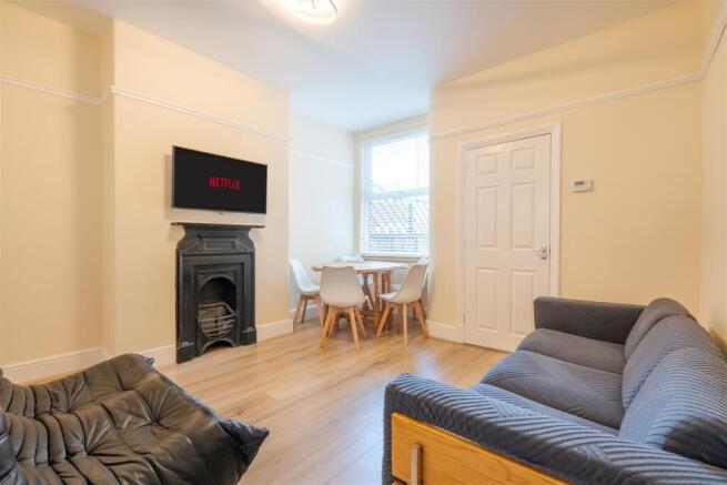 5 bed House to rent Image 8