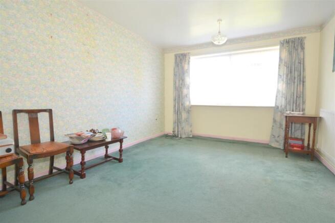 bedroom 1.1.JPG